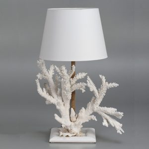 Lampada con corallo bianco