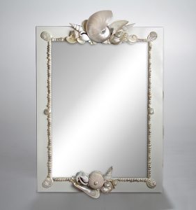 Specchio con Nautilus e conchiglie madreperla